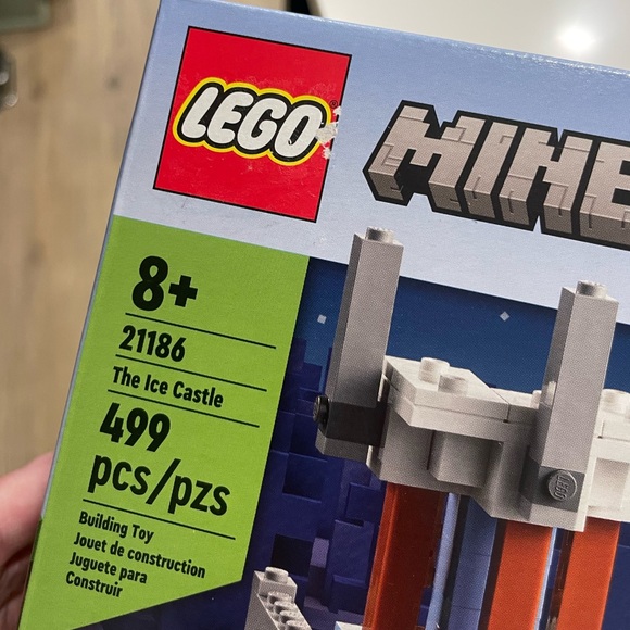 Lego Minecraft - The Ice Castle - Picture 7 of 7